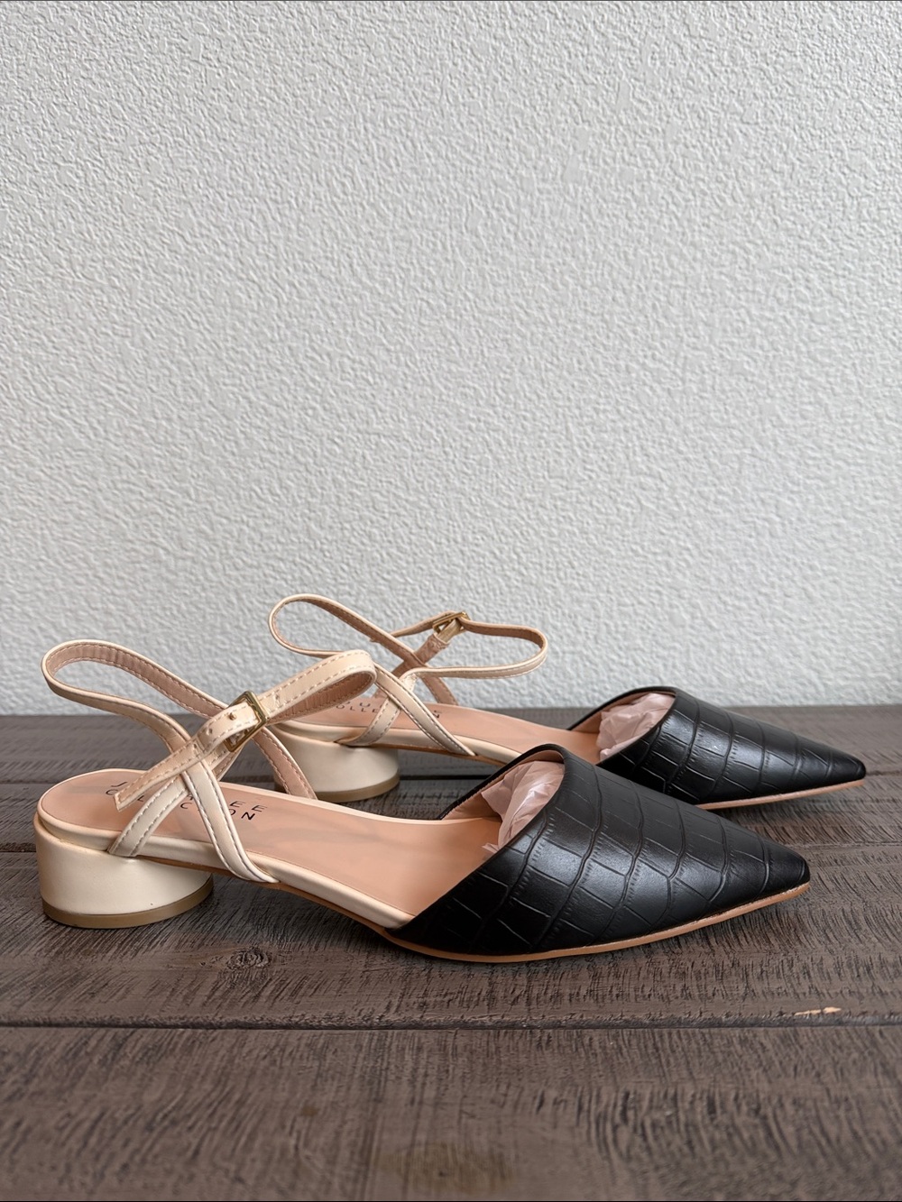 Journee Collection Women's Brynn Block Heel Pointed Toe Flats NIB